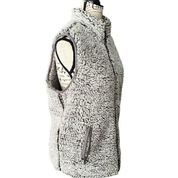 Blue Rain Women’s Gray Sherpa Zip-up Vest Size Medium - Picture 3 of 8